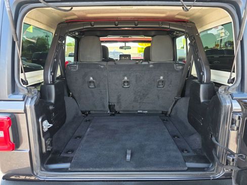 Used 2019 Jeep Wrangler Unlimited Sahara w/ Safety Group AWD/4WD image 8