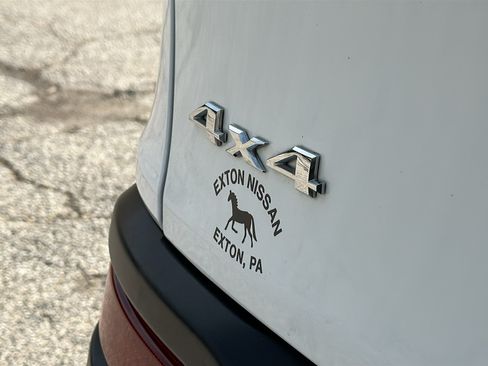 Used 2017 Jeep Cherokee Limited AWD/4WD image 11