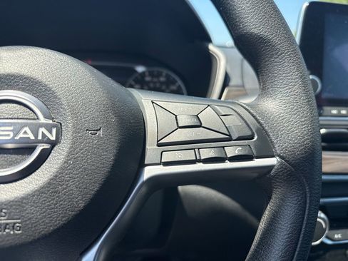 Used 2024 Nissan Altima 2.5 SV FWD image 8