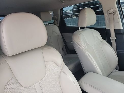 Used 2022 Kia Sorento S FWD image 51