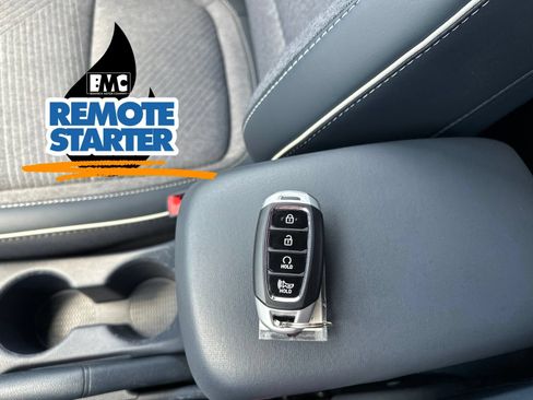 Used 2025 Hyundai Venue Limited FWD image 61