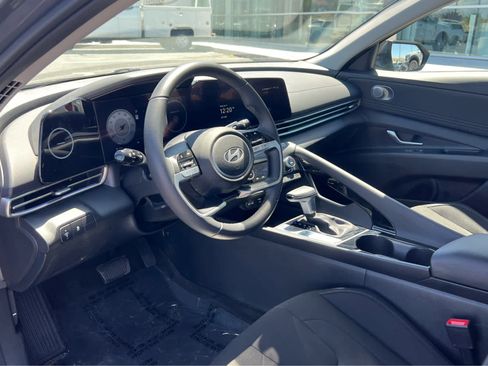 Used 2025 Hyundai Elantra SEL FWD image 28