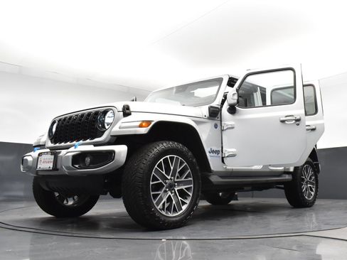 Used 2024 Jeep Wrangler High Altitude AWD/4WD image 30