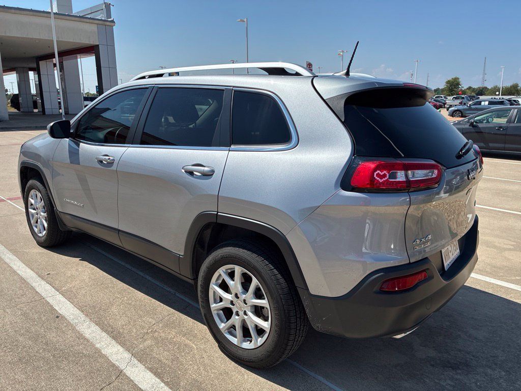 Used 2016 Jeep Cherokee Latitude w/ Comfort/Convenience Group AWD/4WD image 3