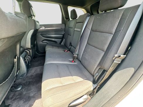 Used 2018 Jeep Grand Cherokee Laredo AWD/4WD image 26