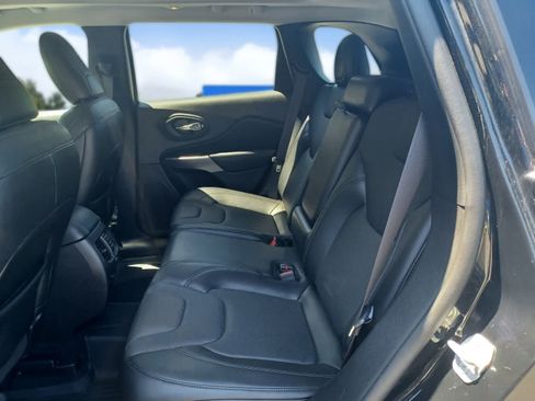 Used 2021 Jeep Cherokee Limited w/ Mopar Interior Package AWD/4WD image 21