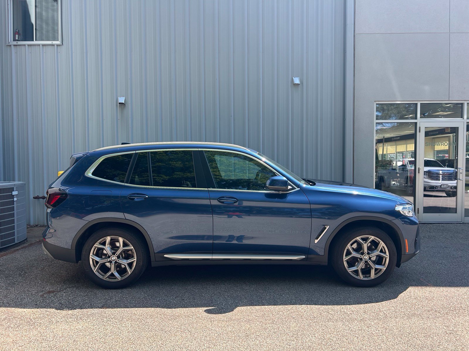 Used 2022 BMW X3 xDrive30i w/ Convenience Package AWD/4WD image 4