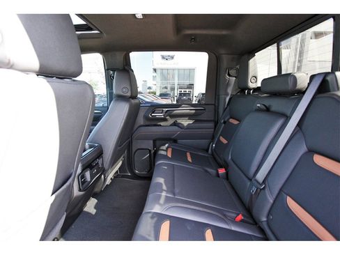 Used 2025 GMC Sierra 2500 AT4 w/ AT4 Premium Plus Package image 10