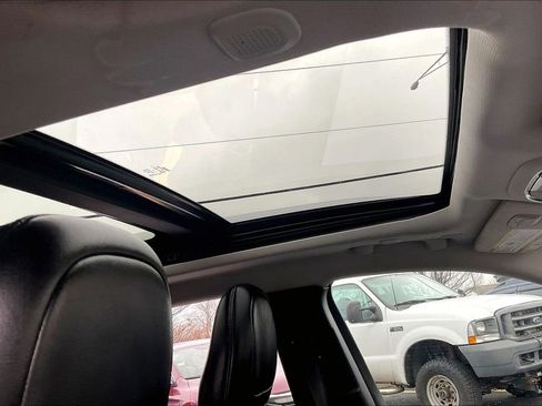 Used 2019 Jeep Cherokee Limited image 23