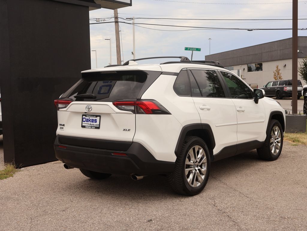 Used 2020 Toyota RAV4 XLE Premium FWD image 6