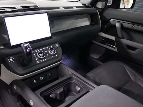 Used 2023 Land Rover Defender 130 SE image 22