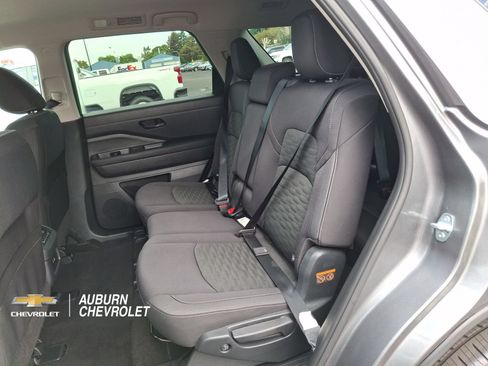 Used 2025 Nissan Pathfinder SV FWD image 21
