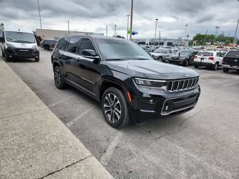 Used 2023 Jeep Grand Cherokee L Overland w/ Luxury Tech Group IV AWD/4WD image 7