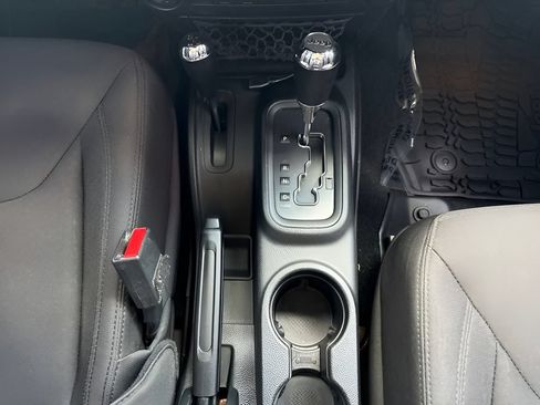 Used 2017 Jeep Wrangler Unlimited Sport w/ Quick Order Package 24S AWD/4WD image 16