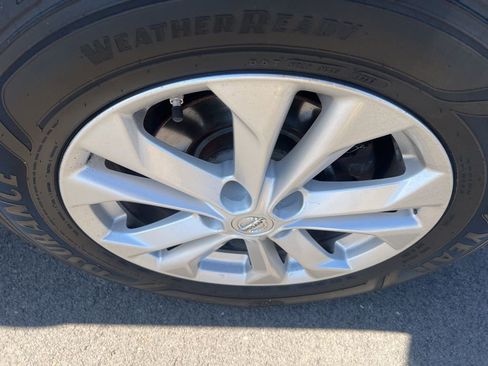 Used 2015 Nissan Rogue SV image 39