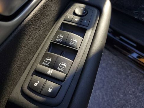 New 2026 Chrysler Pacifica Limited w/ Uconnect Theater Family Group image 22