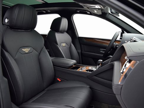 Certified 2021 Bentley Bentayga Plug-In Hybrid AWD/4WD image 28