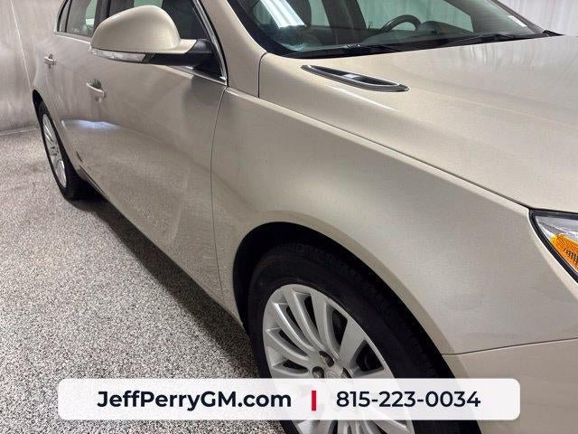 Used 2012 Buick Regal Leather FWD image 7