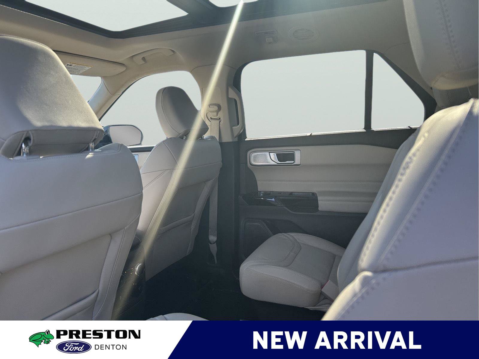 Used 2023 Ford Explorer Platinum w/ Technology Package AWD/4WD image 10