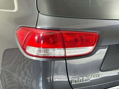 Used 2016 Kia Sorento EX image 33