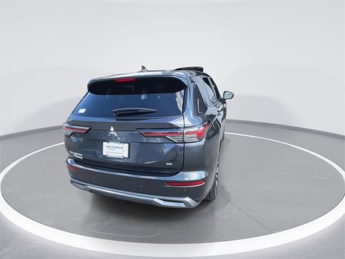 New 2025 Mitsubishi Outlander SE image 9
