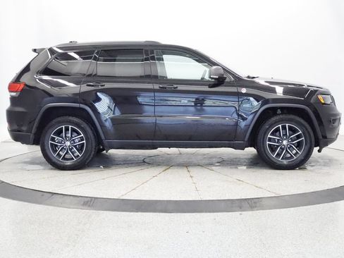 Certified 2017 Jeep Grand Cherokee Trailhawk w/ Trailhawk Luxury Group AWD/4WD image 8