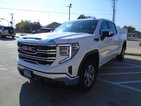 Used 2025 GMC Sierra 1500 SLT image 3