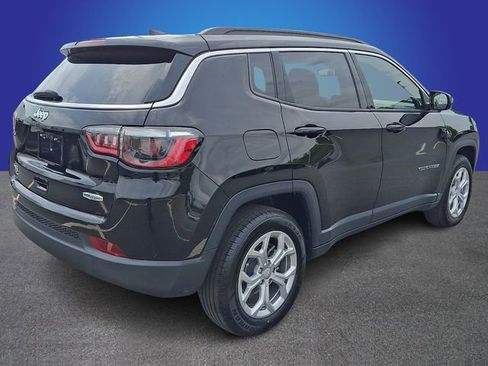 Used 2024 Jeep Compass Latitude AWD/4WD image 4
