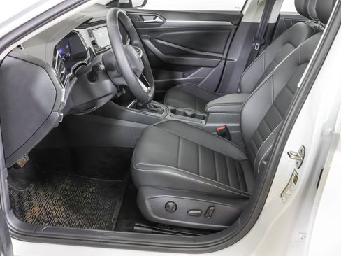 Used 2024 Volkswagen Jetta SE w/ Panoramic Sunroof Package FWD image 22