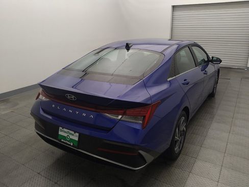 Used 2025 Hyundai Elantra SEL FWD image 7