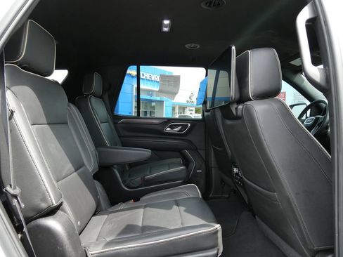 Used 2024 GMC Yukon SLT w/ SLT Luxury Package AWD/4WD image 16
