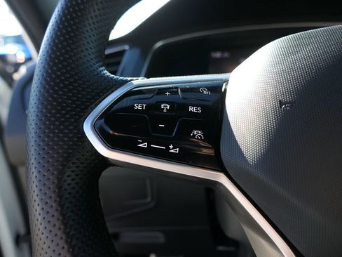 Used 2022 Volkswagen Tiguan SE R-Line image 13