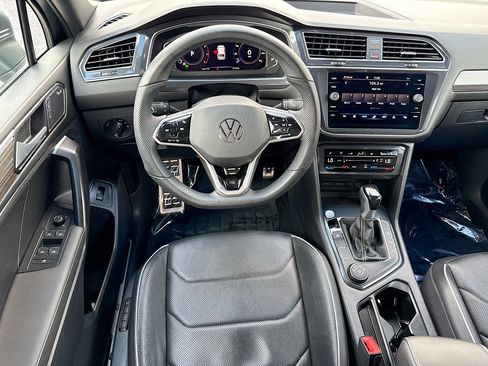 Used 2022 Volkswagen Tiguan SEL R-Line AWD/4WD image 16
