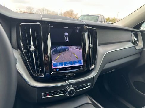 Used 2022 Volvo XC60 B5 Momentum image 24