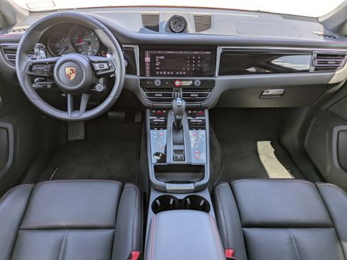 Used 2024 Porsche Macan image 11