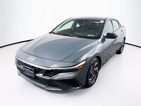 Certified 2025 Hyundai Elantra Sport w/ Cargo Package image 4