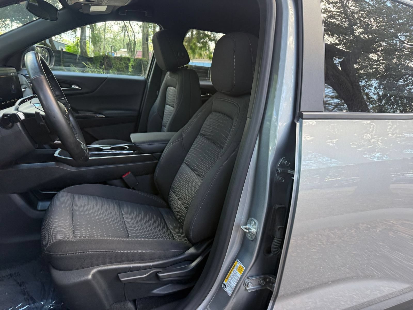 Used 2025 Chevrolet Equinox LT FWD image 33