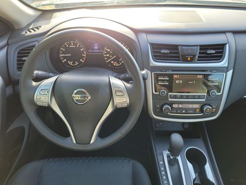 Used 2017 Nissan Altima 2.5 SV FWD image 16