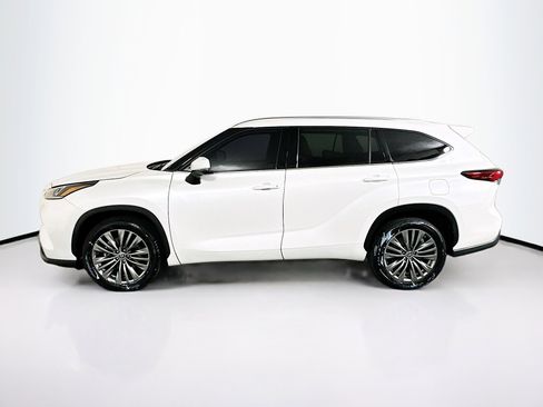 Used 2021 Toyota Highlander Platinum FWD image 6