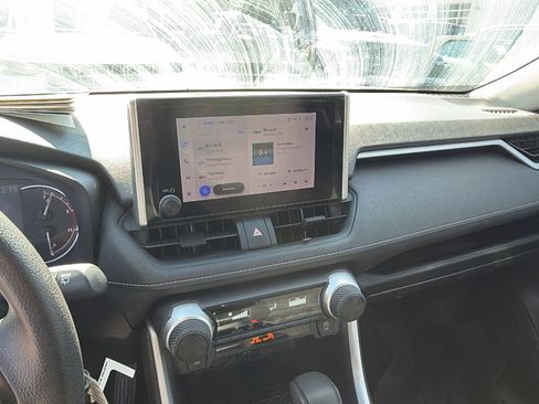 Used 2024 Toyota RAV4 LE image 31