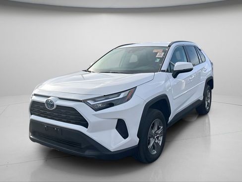 Used 2024 Toyota RAV4 LE image 9