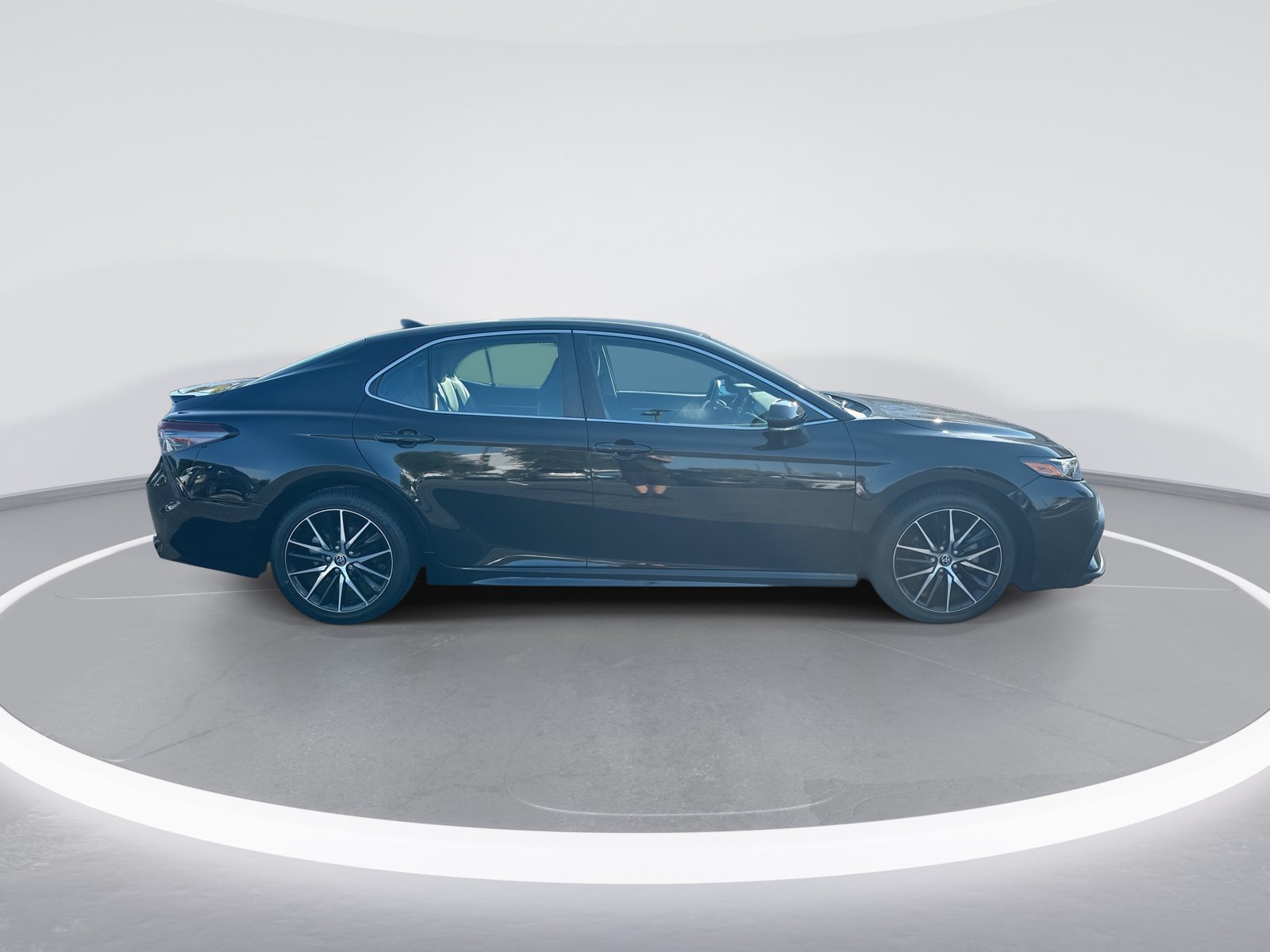 Used 2023 Toyota Camry SE FWD image 10
