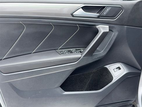 Used 2024 Volkswagen Tiguan SE R-Line image 39