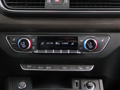 Used 2023 Audi Q5 2.0T Premium w/ Convenience Package AWD/4WD image 25