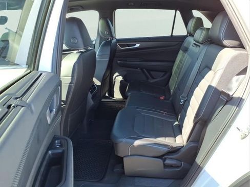 Used 2024 Volkswagen Atlas Cross Sport SEL R-Line image 12