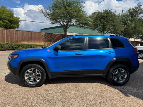 Used 2019 Jeep Cherokee Trailhawk AWD/4WD image 6