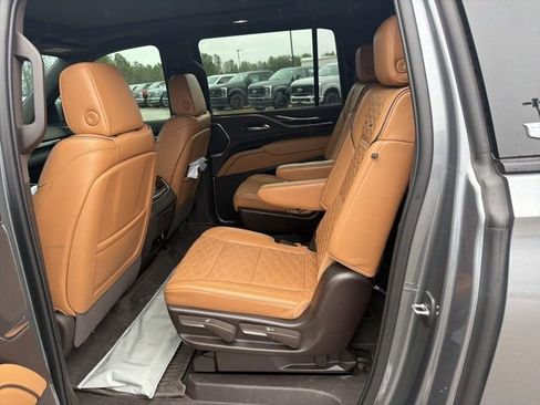 Used 2022 Cadillac Escalade ESV Sport w/ Touring Package image 17
