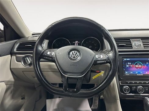 Used 2017 Volkswagen Passat 1.8T R-Line image 12