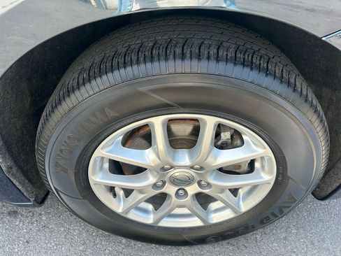 Used 2023 Chrysler Pacifica Touring-L FWD image 10