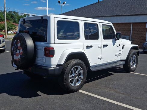 Used 2018 Jeep Wrangler Unlimited Sahara AWD/4WD image 6